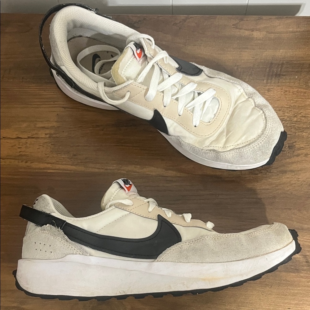 Nike Waffle Debut Sneakers Women’s Size 10 Black & White